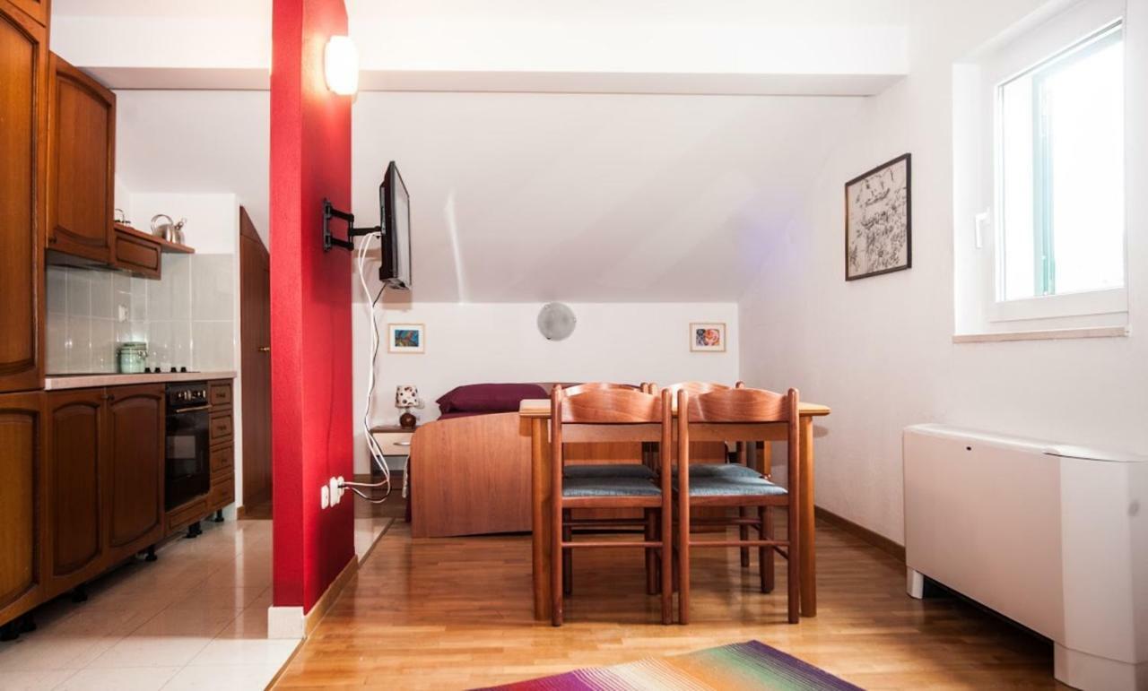 House Koloc Apartment Бол Екстериор снимка