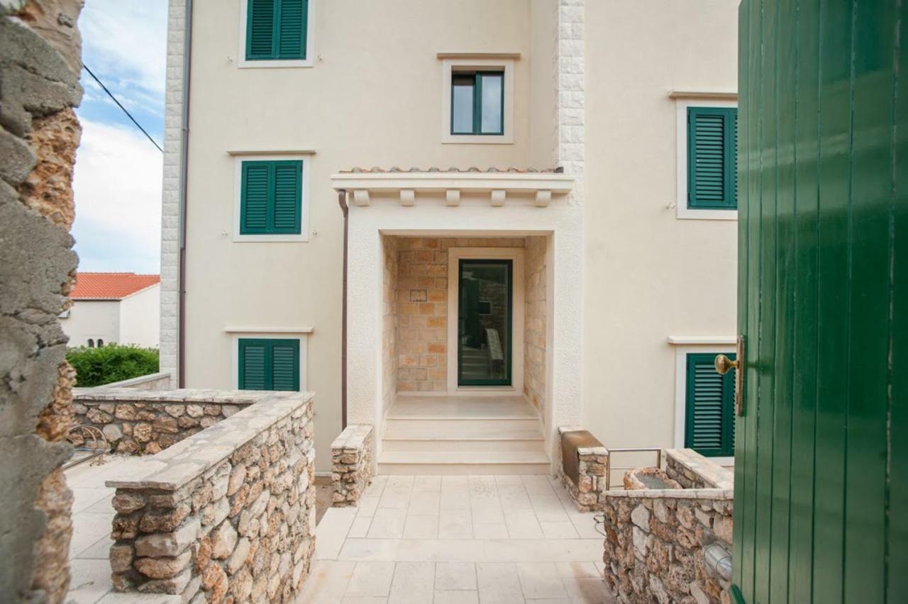 House Koloc Apartment Бол Екстериор снимка