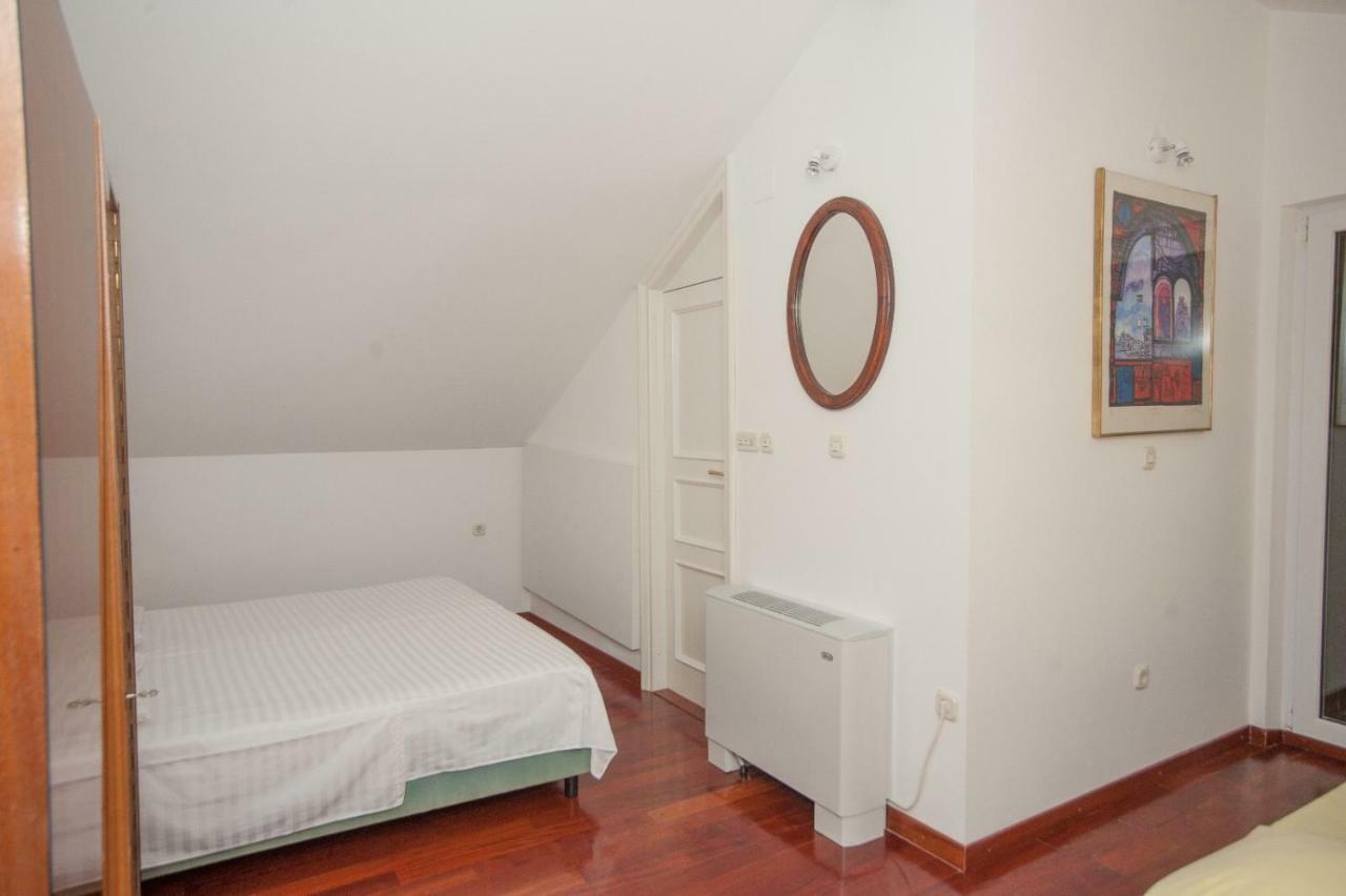 House Koloc Apartment Бол Екстериор снимка
