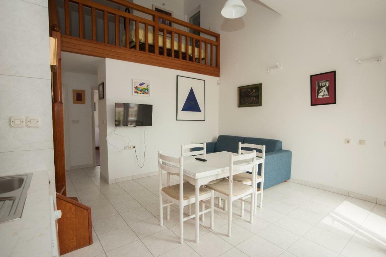 House Koloc Apartment Бол Екстериор снимка