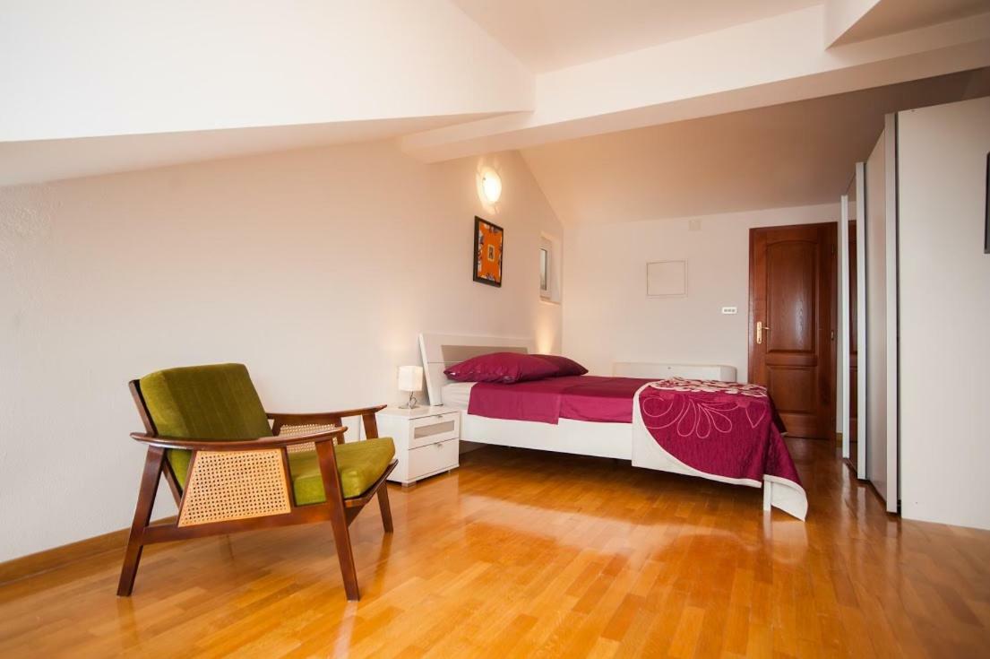 House Koloc Apartment Бол Екстериор снимка