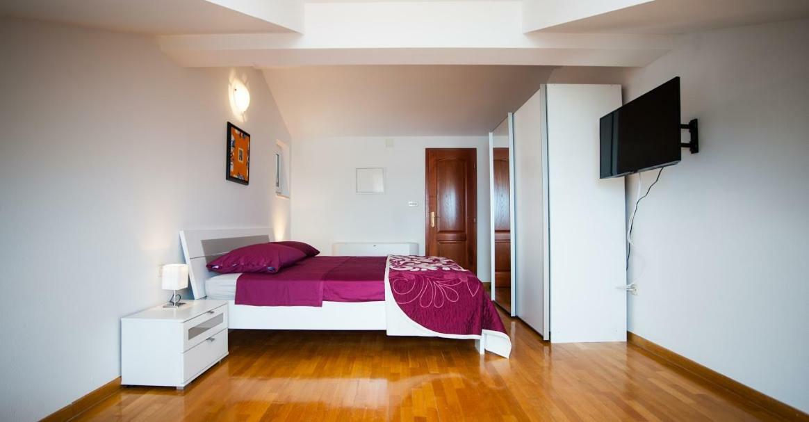 House Koloc Apartment Бол Екстериор снимка